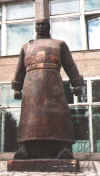 statue.jpg (52890 bytes)